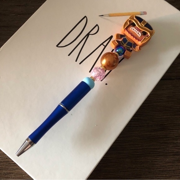 Marvel Gingerbread man handmade beaded pen: Thanos - Picture 2 of 3